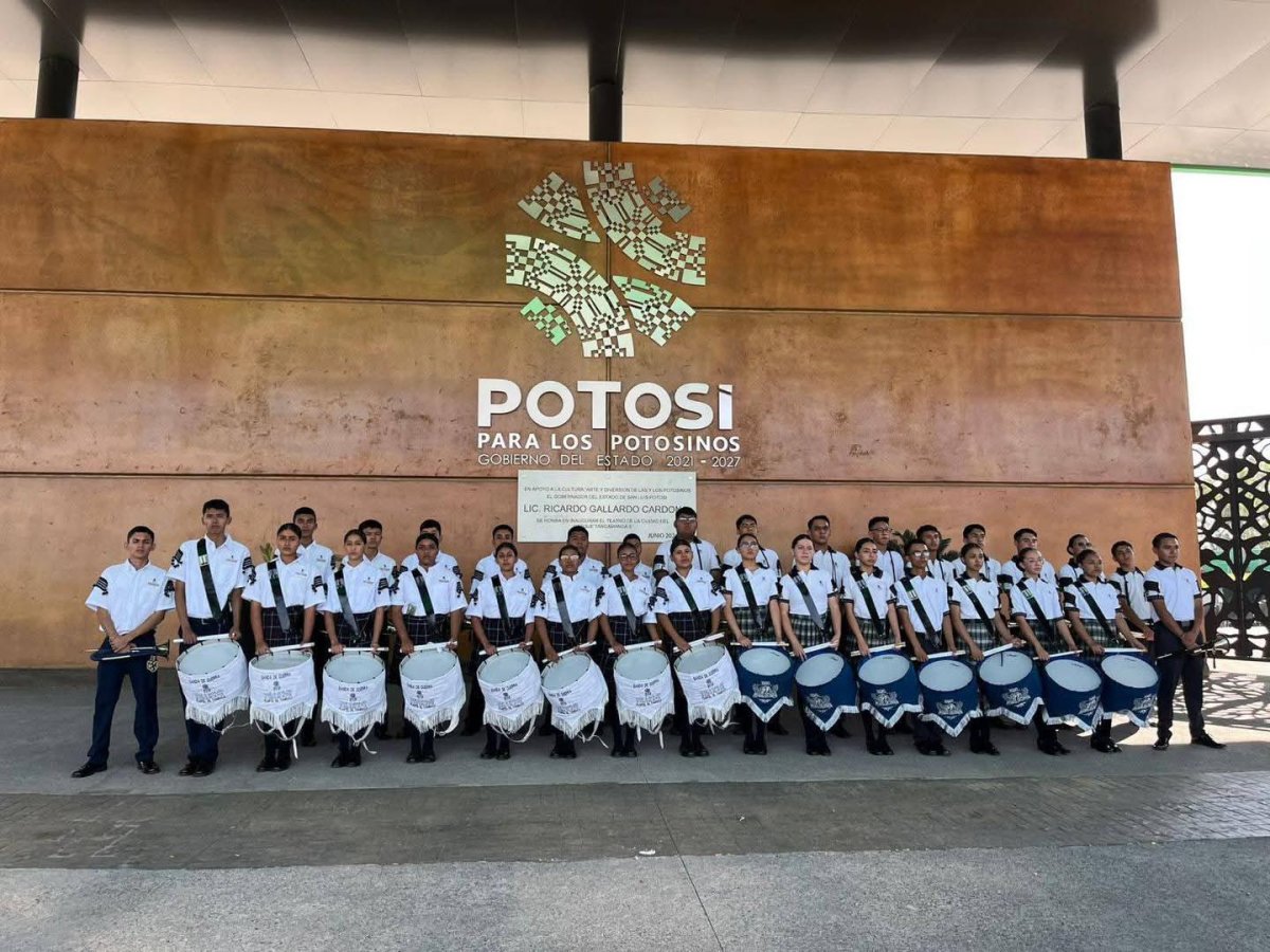 Felicitamos a la Escolta de Bandera y Banda de Gue...